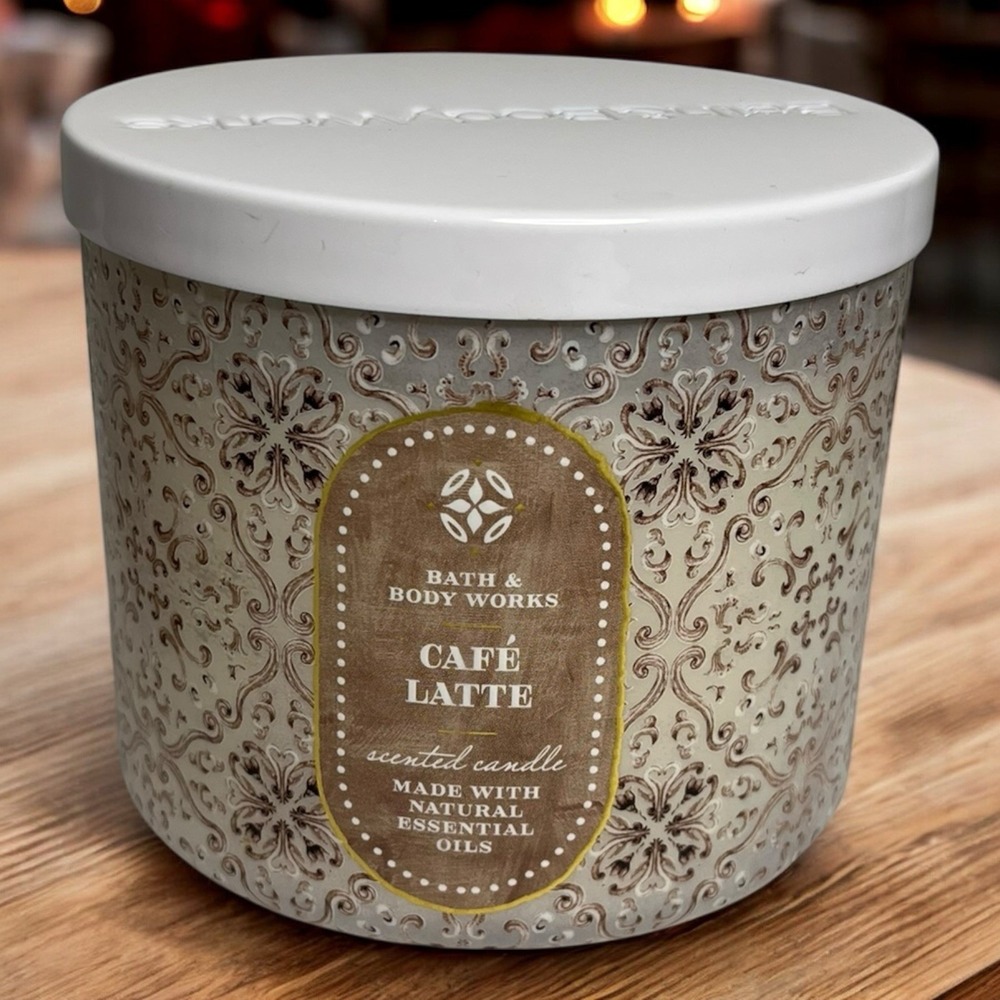 Bath & Body Works Cafe Latte 3 Wick Scented Candle 14.5 oz w/ lid - Picture 1 of 7